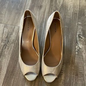 Tahari Peep toe Heels Size 9